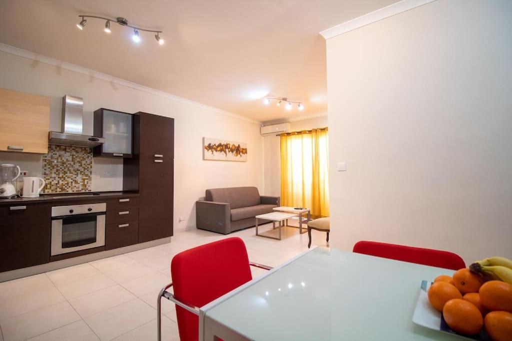 Modern Apt In The Heart Of Maltese Nightlife Saint Julian's Exterior photo